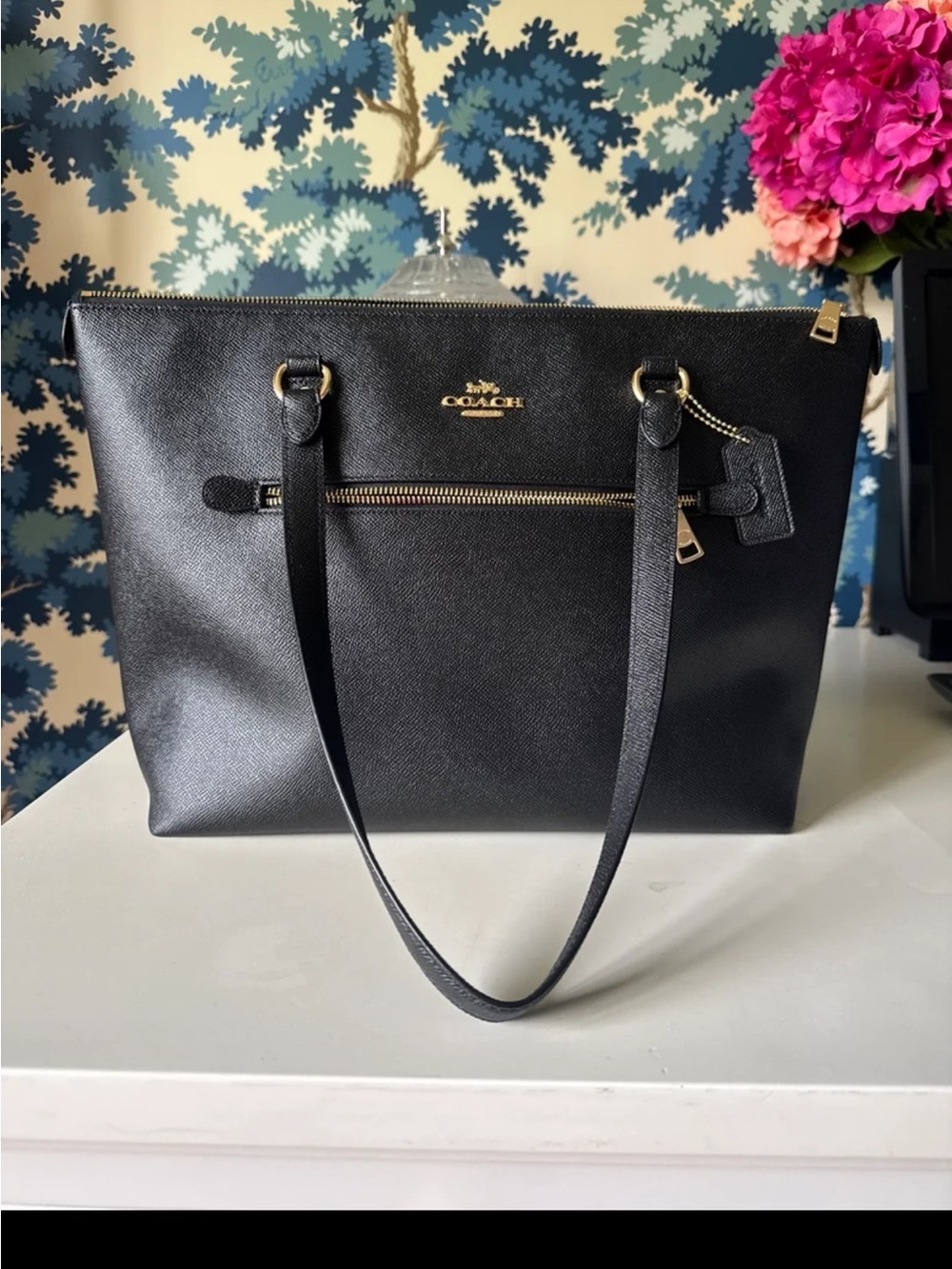 Coach Gallery Tote (F79608) Black Cross Grain Leather Bag - Picture 8 of 13